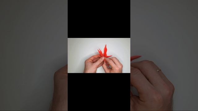 Кленовые листья из бумаги