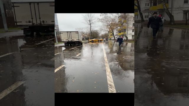 Заезд в пешеходную зону Дмитровское шоссе 13
