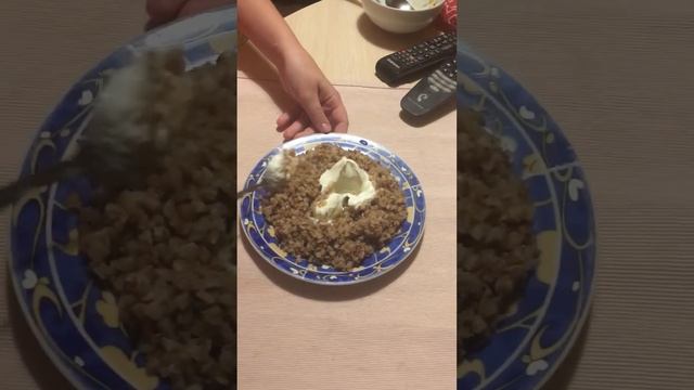 Гречка и сметана!