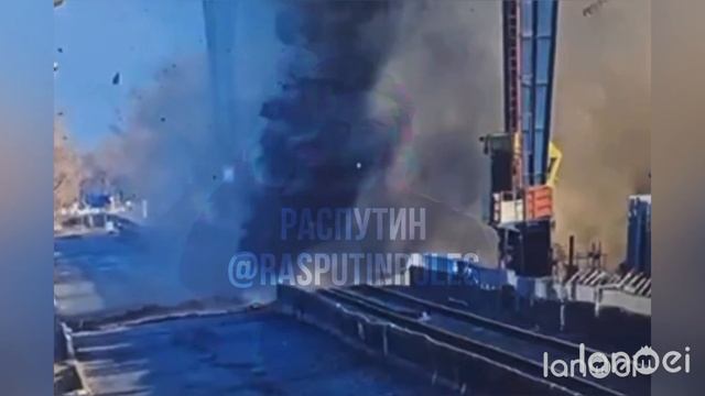 Момент удара по Кременчугской ГЭС, запечатлённый на видео, — это картина, от которой дрожит земля🔽