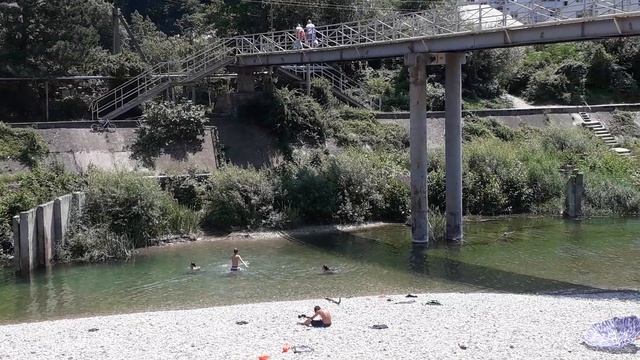 Почему море надоело. Где купаются дети местных жителей Новомихайловки.