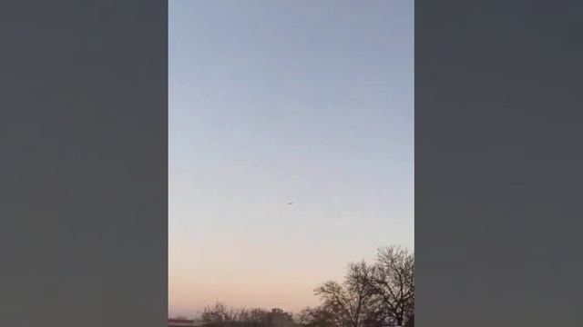 Кадры пролета крылатых ракет Х-101 к своим целям где-то на территории Украины во время утреннего...