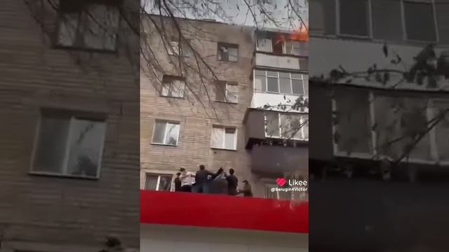 В Оренбурге пожарный спас из пожара 8-летнего мальчика