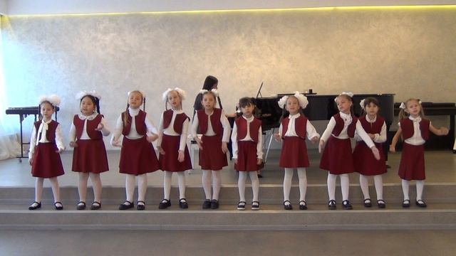 Ансамбль первоклассников "Первоцвет" "Белый снег белешенький", ДШИ №1 г. Братска, рук. И.Н. Суворова