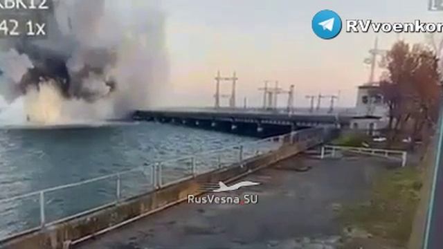 ‼️🇺🇦🏴☠️Кадры ударов: в случае уничтожения ГЭС, Кременчуг через 30 мин уйдет под воду