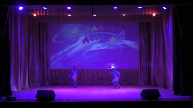 "Танцуем под дождём"
