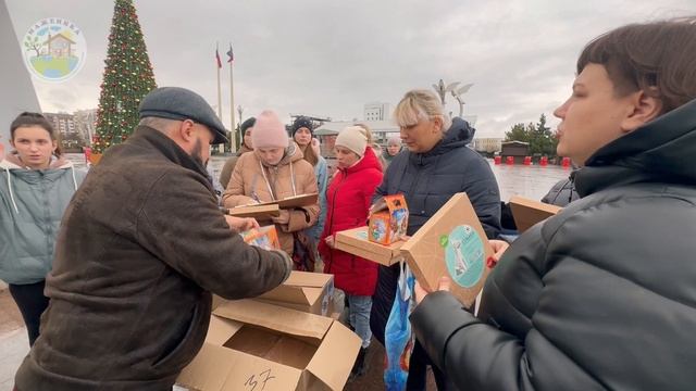 Новогодние подарочки малышам Мариуполя. Декабрь 2023 год. АНО "Маженика".