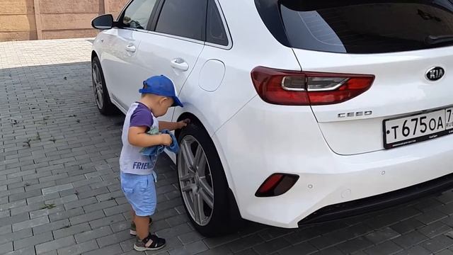 ШОК!!! ОТ НОВОГО Kia Ceed!!! Что нашёл ребёнок в новеньком KIA!!!