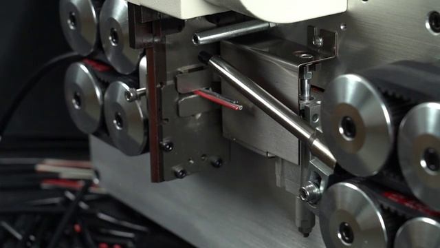 Работа автоматической машины мерной резки и зачистки многожильного кабеля HS-HT5