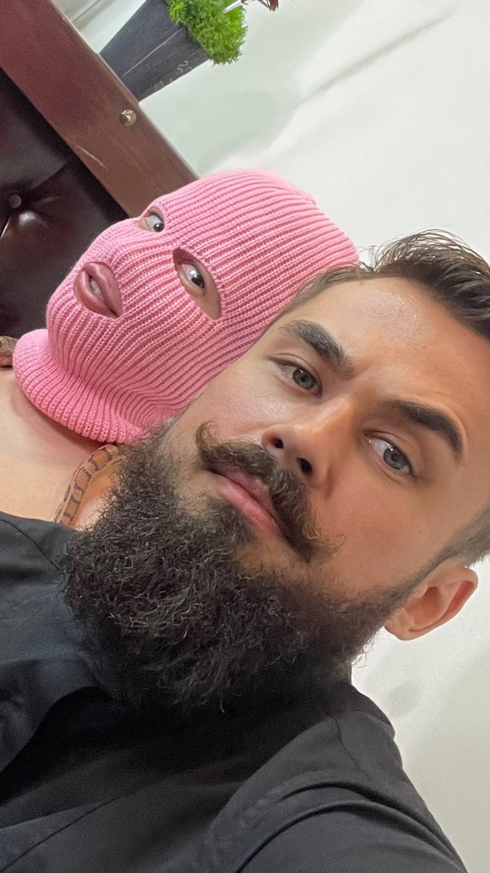 Душнила в студии тату