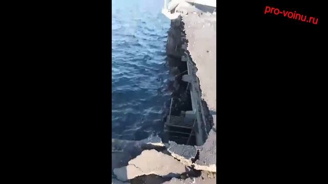 Повреждения дамбы Кременчугской ГЭС после ракетного прилета 17 ноября.