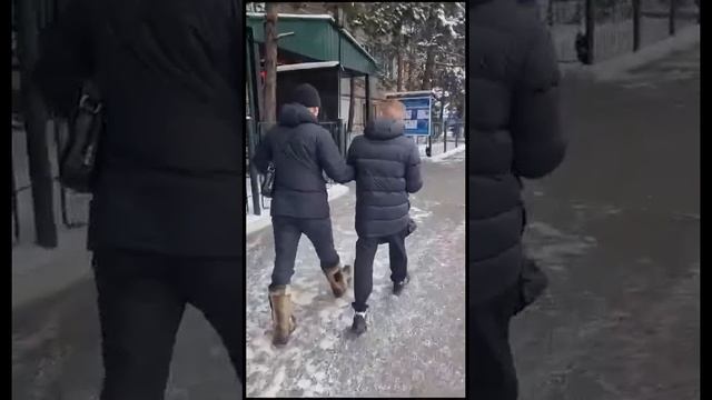 Сотрудниками полиции Тувы был задержан курьер мошенников
