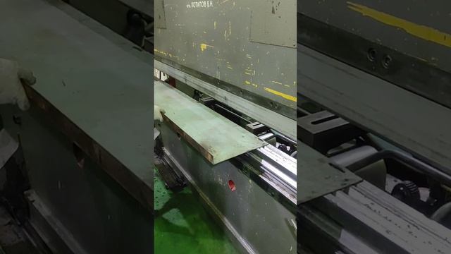 ЛЕМ 100-3000 Листогибочный гидравлический пресс. Видео в работе