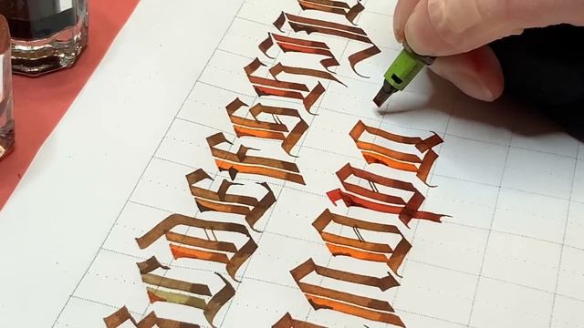 Каллиграфия. Алфавит готической текстуры. Маюскулы. Дарья Романова. Вариант 2