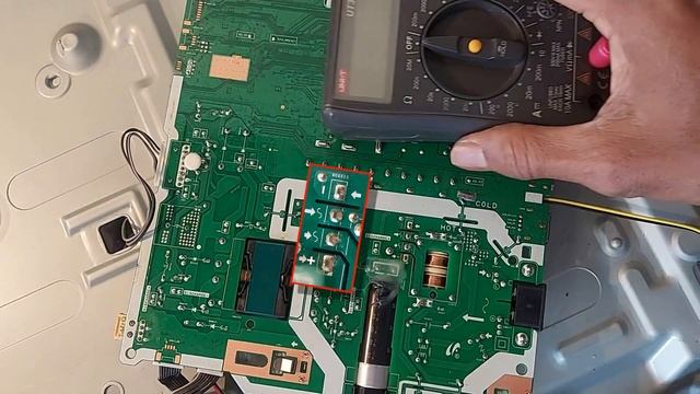 Samsung-32-Smart-LED-TV Нет индикации, старта проблема с питанием.
