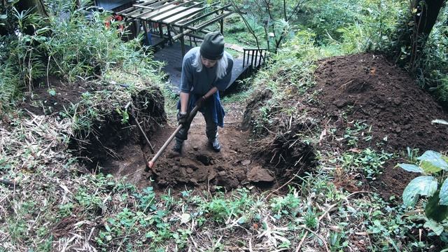 BRUKE.  Shovel and Firelighter