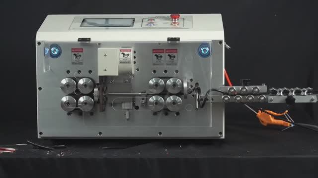 Работа автоматической машины мерной резки и зачистки многожильного кабеля HS-HT5