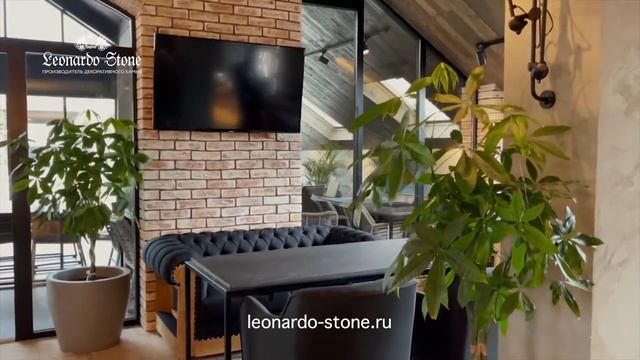 Отделка ресторана декоративным кирпичом Leonardo Stone