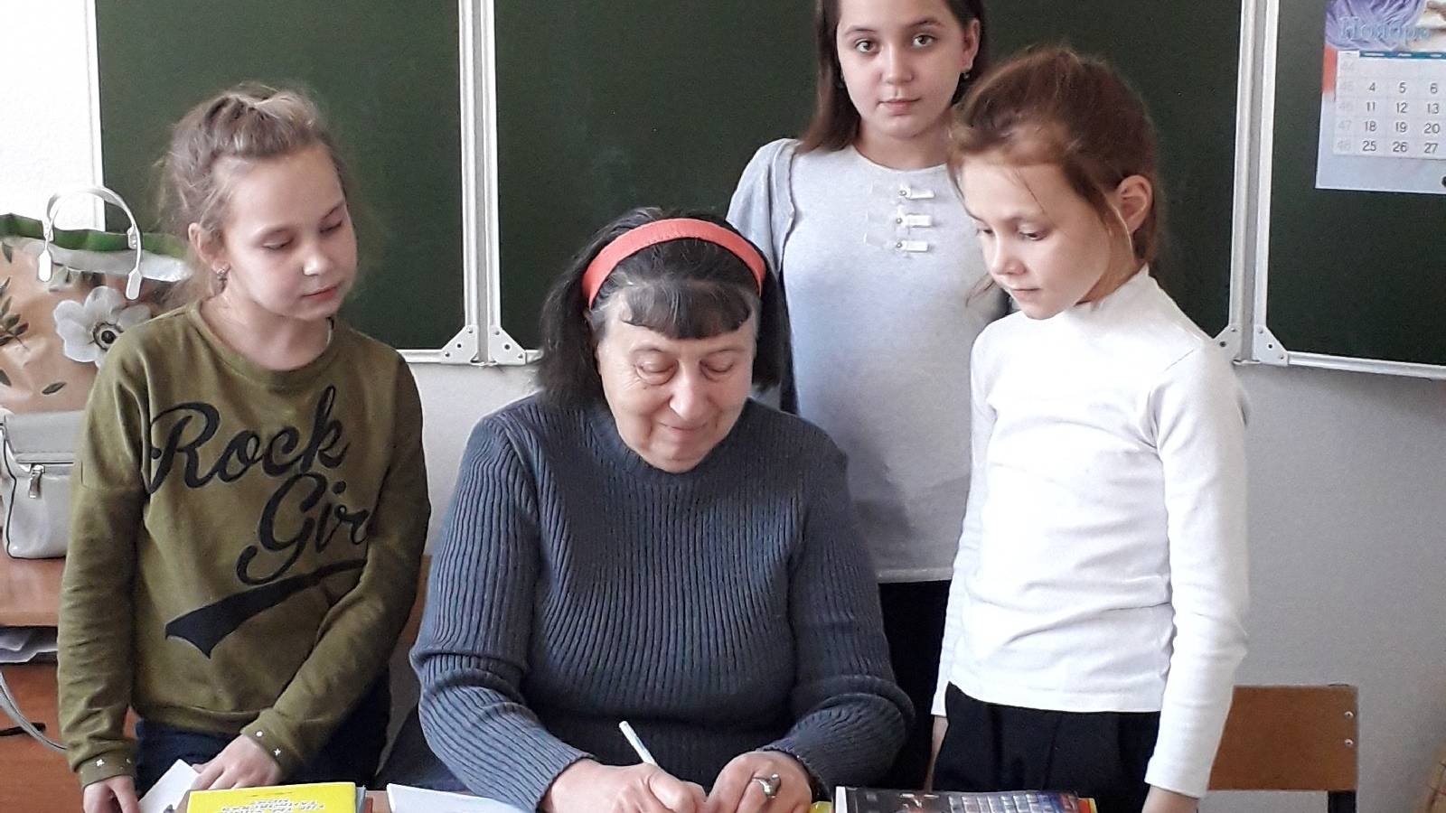 Вера Саградова (1947-2022)
"Не отбирайте время у меня..."
(муз. и исп. Suno - И. Братченко)