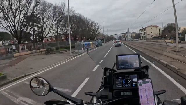 Зимняя Флоренция на мотоцикле Honda Africa от первого лица.