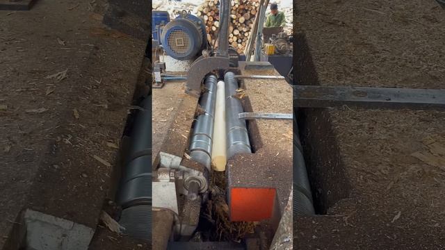 В своё время был мультфильм про Густава. Там он тоже из целого дерева сделал одну спичку.