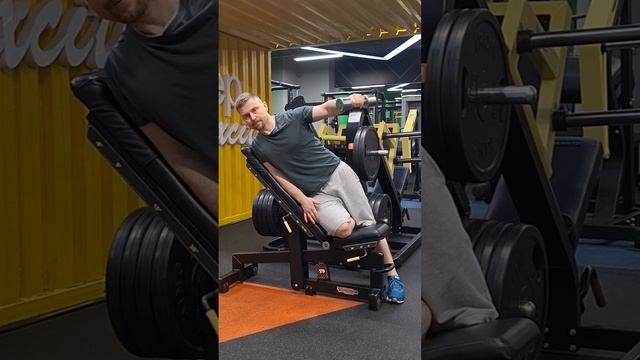 Отведения плеча с гантелей лежа боком на скамье