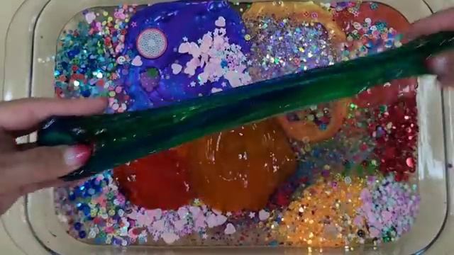 Радужный слайм Cocomelon! Смешивание макияжа, деталей, блесток в слайм! Видео со слаймом ASMR