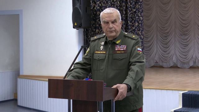 Оренбургские школьники встретились с генерал-майором Львом Чукиным