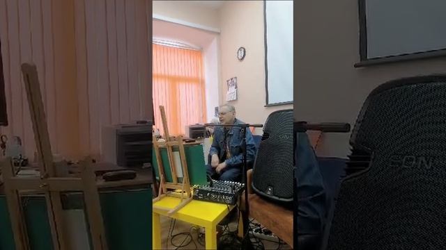 Май давно ожидал модуляций