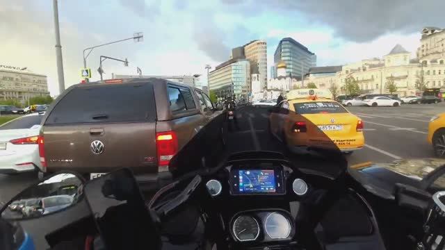 Harley-Davidson Road Glide по Москве
