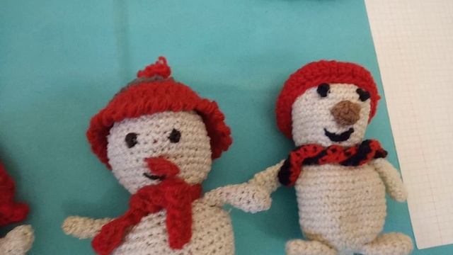 снеговики крючком.