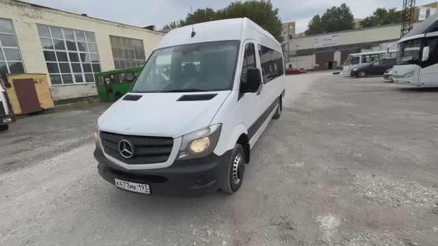 Микроавтобус Mercedes-Benz Sprinter.