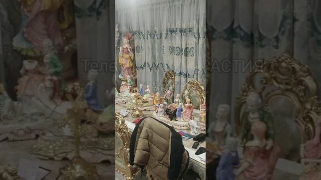 В Питере цыганская "гадалка" похитила 80к рублей.