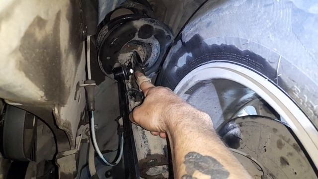 после ремонта. откручены крепления рычага и стойка стабилизатора.