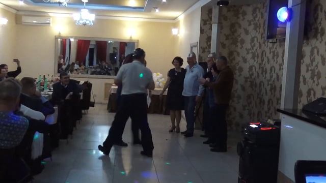 ЖИВЕМ В ДЕРЕВНЕ!!НАША СЕМЕЙНАЯ РАБОТА!!!!ВЕСЕЛИМСЯ ТРИ РАЗА В НЕДЕЛЮ!!!Деревенский влог