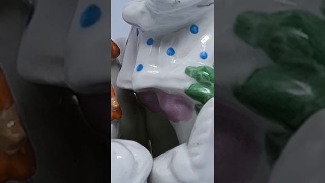 Фарфоровое чудо: девочка и ее кукольные куры