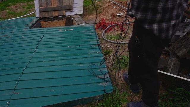 Пенсионерам теперь нечего пить Затопило домашний кессон, откачиваю воду Ем плов и творожные наггетсы