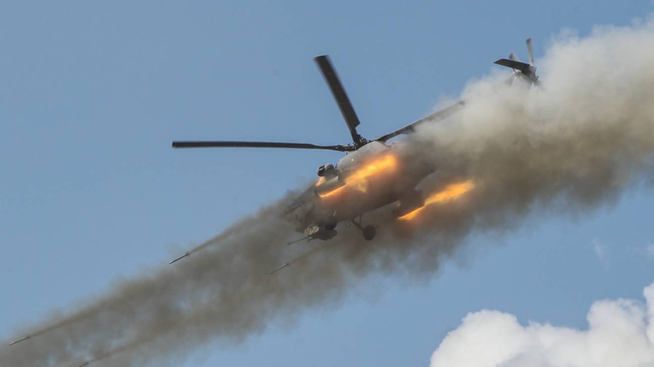 Экипаж Ми-28НМ разнес опорный пункт ВСУ в Курской области. Лучшее видео из зоны СВО