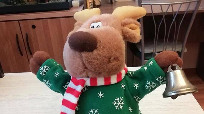 Новогодний танцующий олень