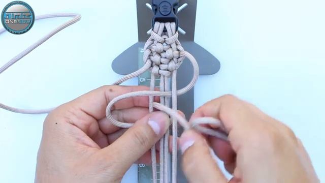 How to make Paracord Bracelet Cancer World of Paracord DIY Paracord bracelet tutorials CETUS(360P)