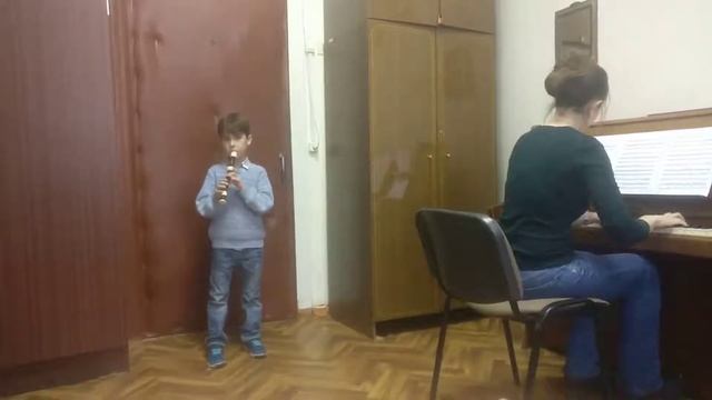 Ивашков Александр, 6 лет, 1.Ф.Э.Бах "Марш". 2.Е.Крылатов "Крылатые качели" педагог Волков Б.М.