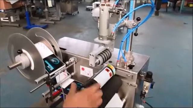 Этикетировочная машина MarCoPack MCP 140 на большой жестяной банке