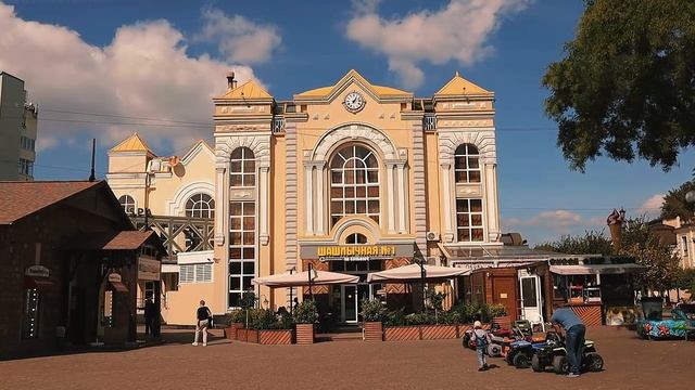 Курортный бульвар осенью в Кисловодске.