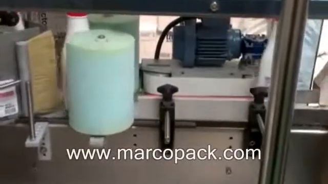 Этикетировочная машина MarCoPack MCP350T при работе с ПВХ бутылками