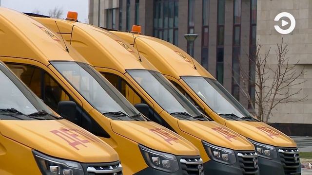 Олег Мельниченко вручил ключи от новых школьных автобусов