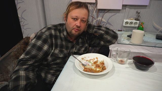 Перегнал ослика-мобиль в стойло Поужинал мясом Принялся разбирать вековой ХЛАМ на участках ДЕРЕВНЯ