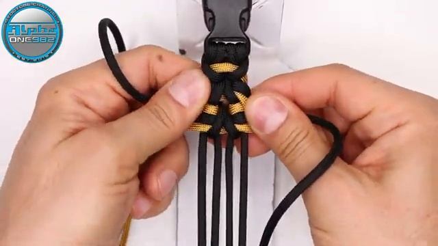 How to Make a Paracord Bracelet KISS Knot Tutorial DIY(360P)