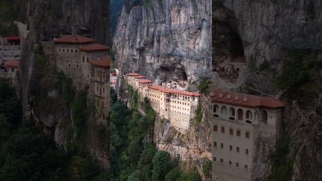 Sümela Manastırı расположен на склоне горы Карадаг в восточной части черноморского побережья Турции