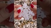 Елочные игрушки своими руками. Вязаные новогодние игрушки снежинки. Вязаная шишечка на елку