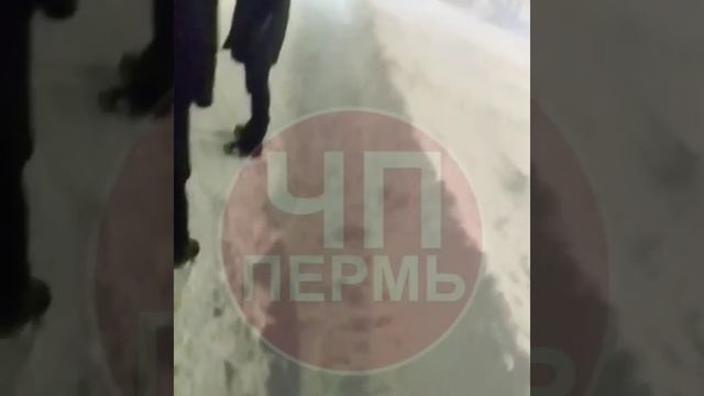 Пойдём поговорим..
— Ты нож убери!